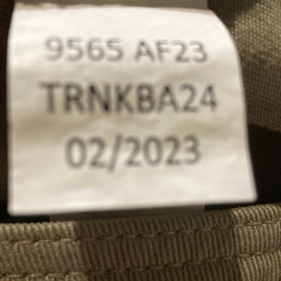 Aeropostale khaki low-rise flare pants with front cargo pockets - Picture 15 of 15